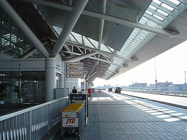 fukuoka airport03.jpg